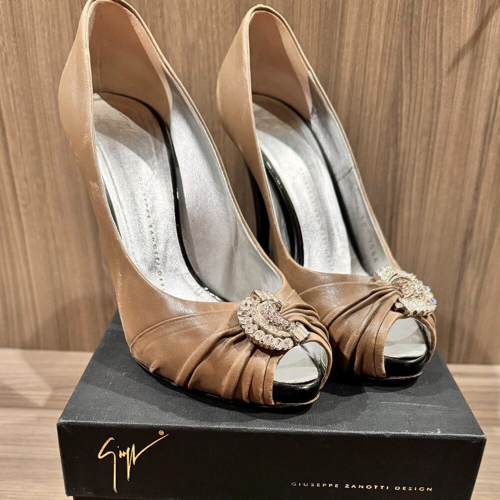 Giuseppe Zanotti Women's I96207 Crystal Pump Sz 8